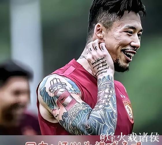 莱昂纳多晒大腿纹身：2025中超冠军提前锁定！