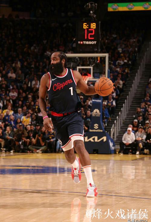 快船防线失守,斯潘塞成第十个单场命中至少6记三分的球员 快船防线失守,斯潘塞成第十个单场命中至少6记三分的球员